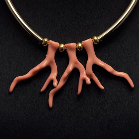 Handmade short necklace with coral and metallic elements