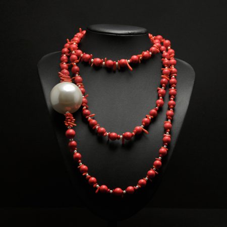 Handmade long necklace, with two types of coral, small pearls and a very large pearl.