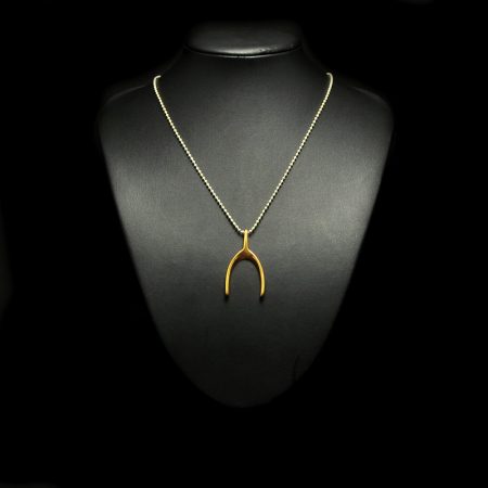 Handmade necklace with metallic elements
