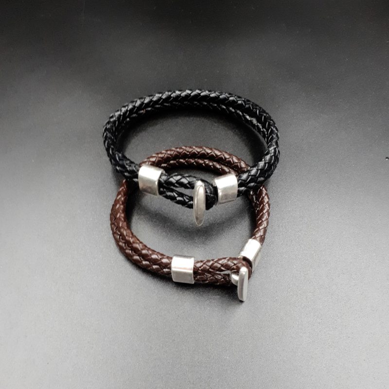 Handmade bracelet with leather and metallic element!