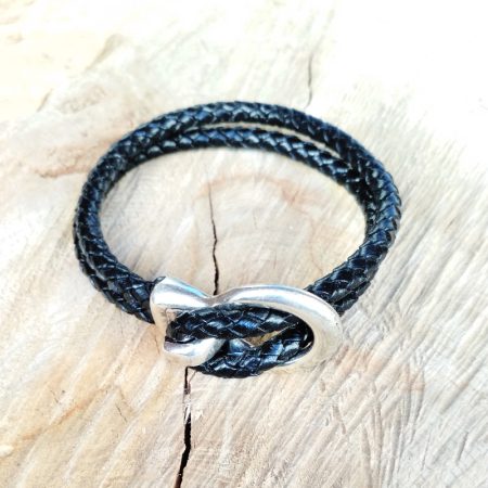 Handmade bracelet with leather and metallic element!
